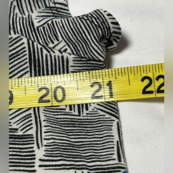 Alfani - Abstract floral and Geometric Relaxed Fit Woman’s Blouse. - Picture 5 of 6